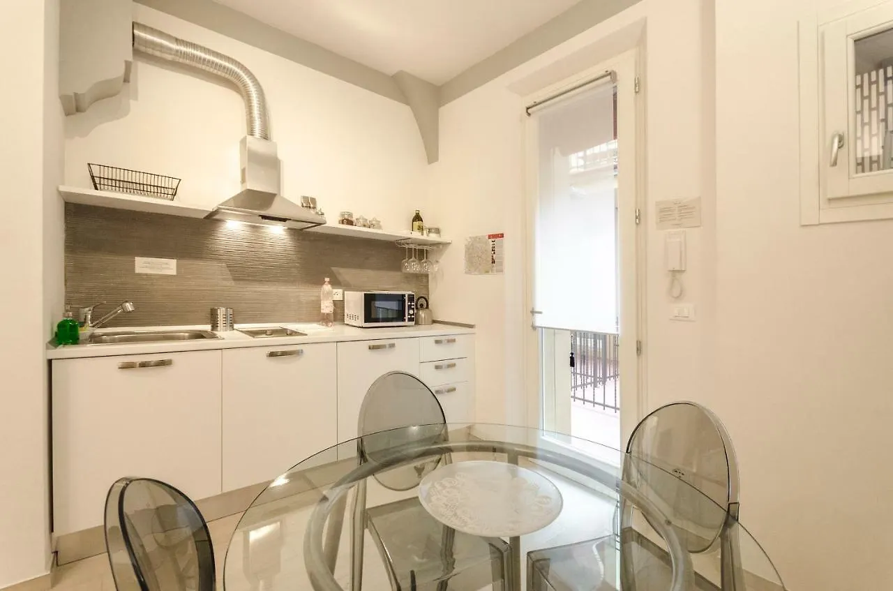 Apartment Le Torri Suite, Davanzale Vista Due Torri Bologna