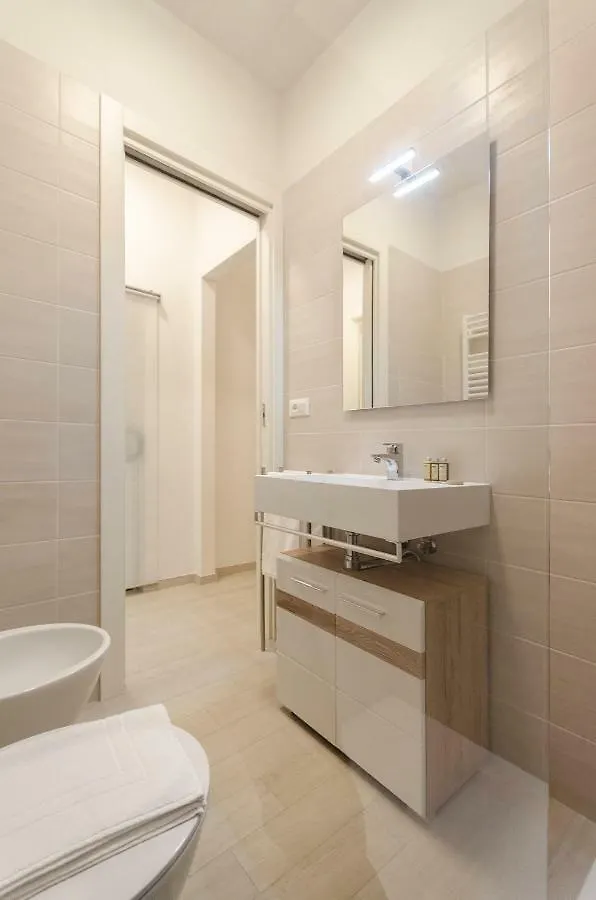 Le Torri Suite, Davanzale Vista Due Torri Bologna 0*,  Italy